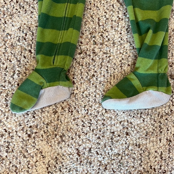 Boys green striped footie pajamas - Picture 3 of 6